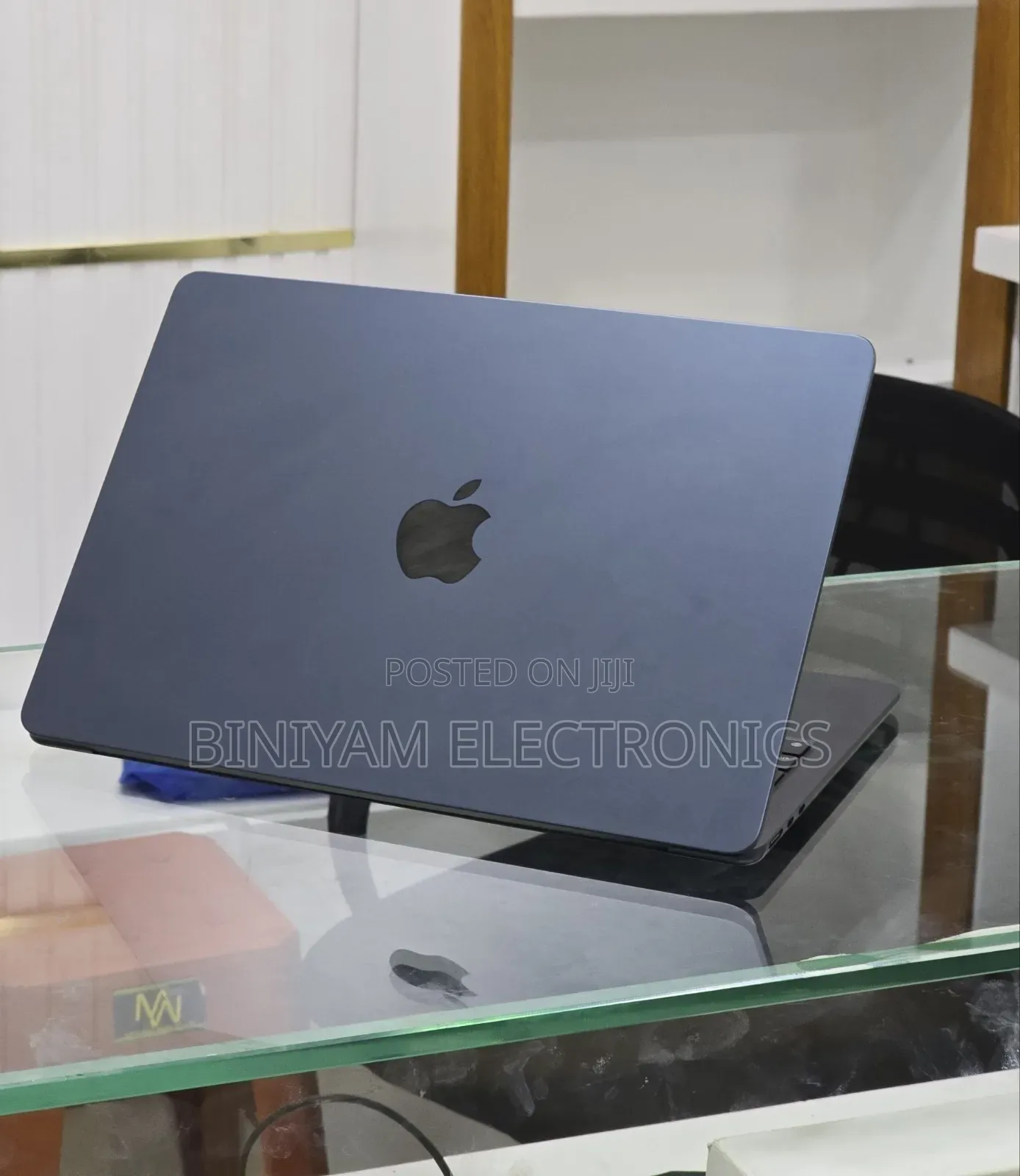 New Laptop Apple MacBook Air 2022 M2 16GB Apple M2 SSD 512GB