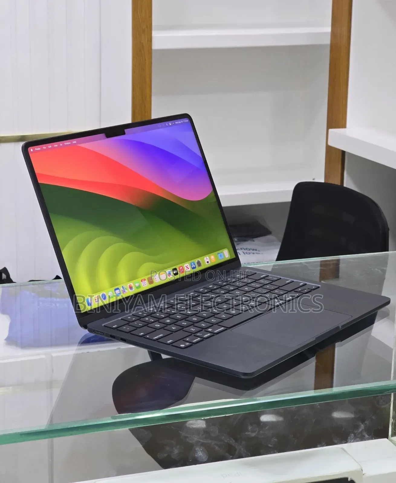 New Laptop Apple MacBook Air 2022 M2 16GB Apple M2 SSD 512GB