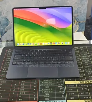 New Laptop Apple MacBook Air 2022 M2 8GB Apple M2 SSD 512GB