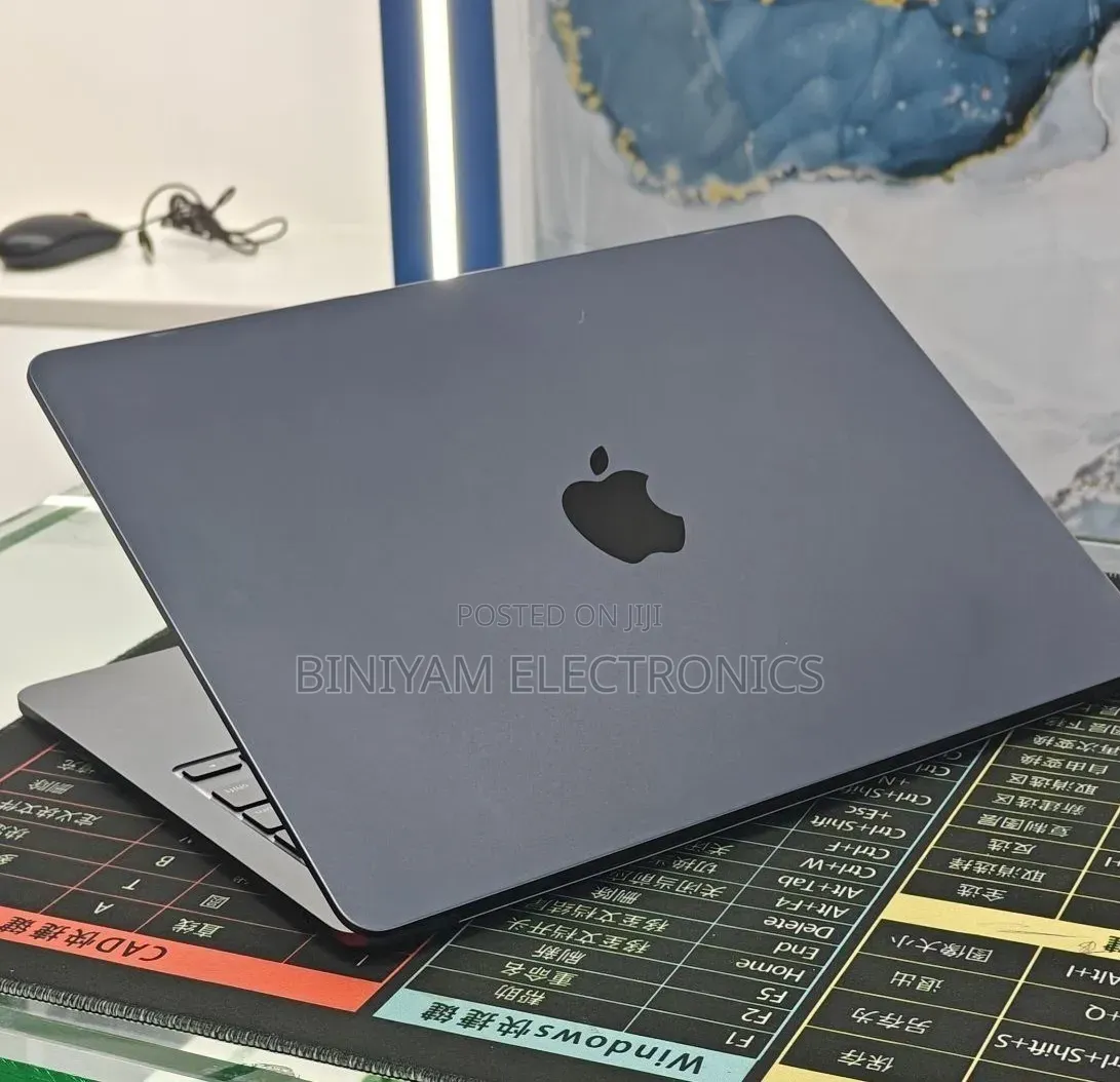 New Laptop Apple MacBook Air 2022 M2 8GB Apple M2 SSD 512GB