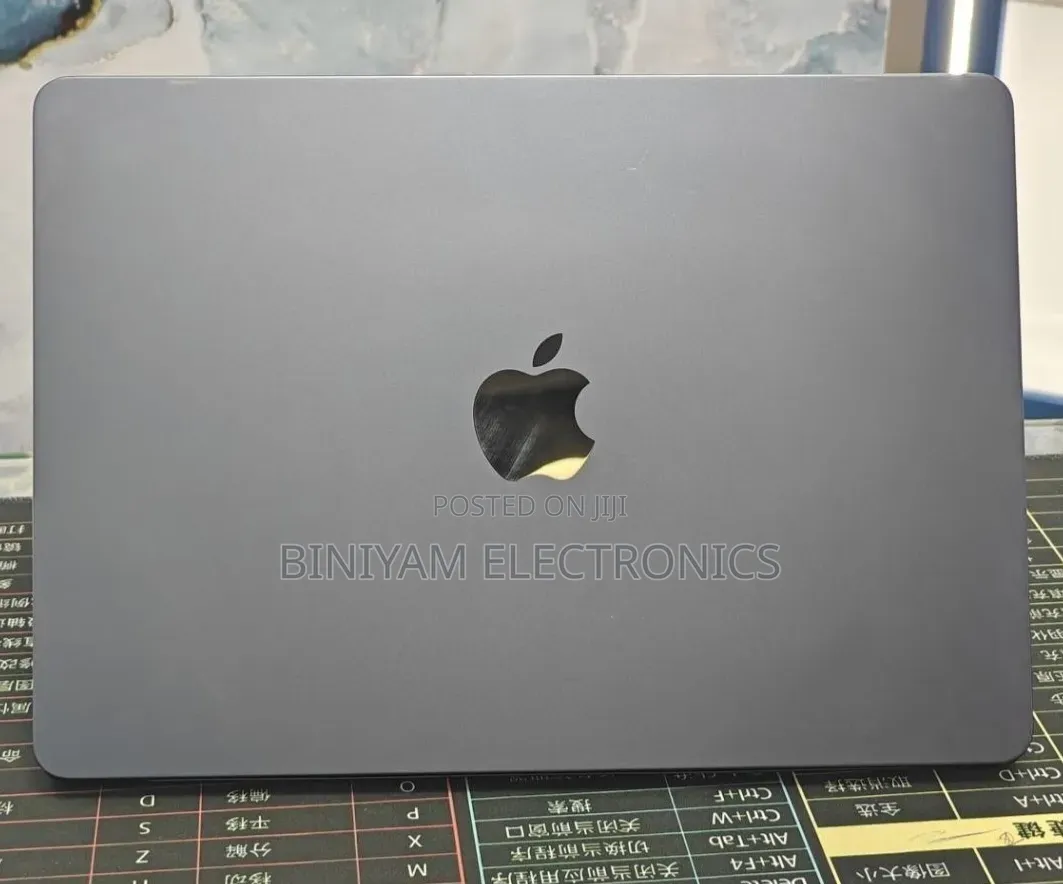 New Laptop Apple MacBook Air 2022 M2 8GB Apple M2 SSD 512GB