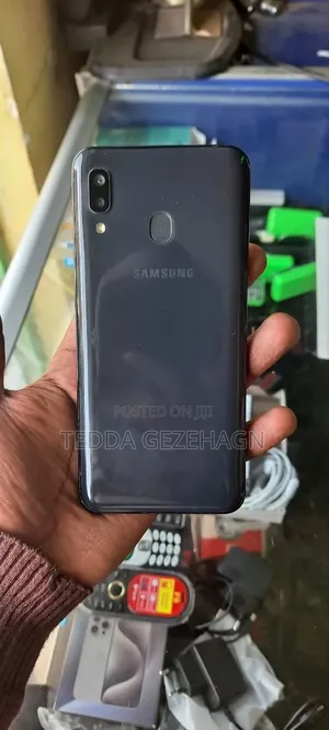 Samsung Galaxy A20 32 GB Black