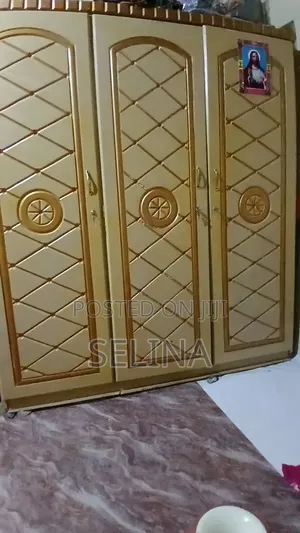 አስቸኩዋይ የሚሸጥ ባለ 3 ተካፋች ቁም ሳጥን ይዘን መተናል እዳያመልጦ ይደውሉ
ዋጋ 30000