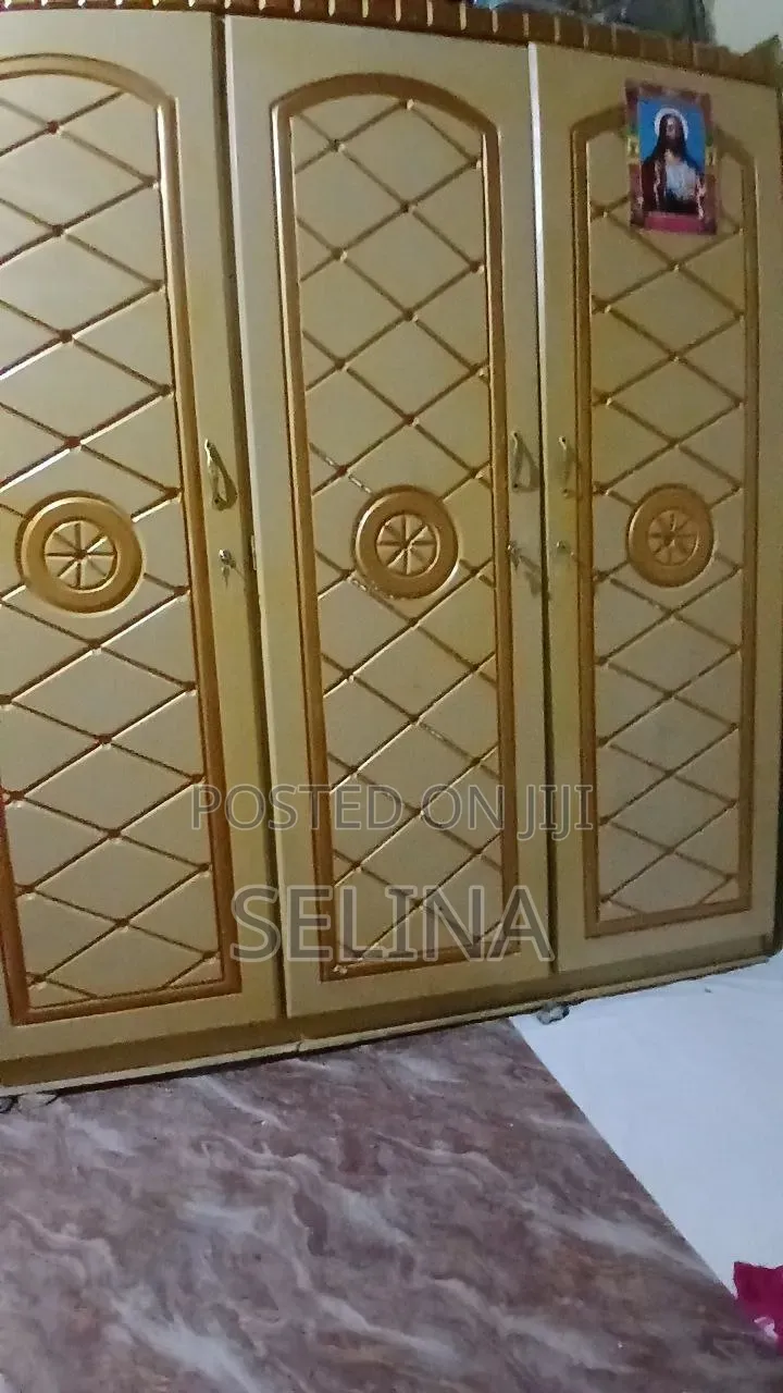 አስቸኩዋይ የሚሸጥ ባለ 3 ተካፋች ቁም ሳጥን ይዘን መተናል እዳያመልጦ ይደውሉ
ዋጋ 30000
