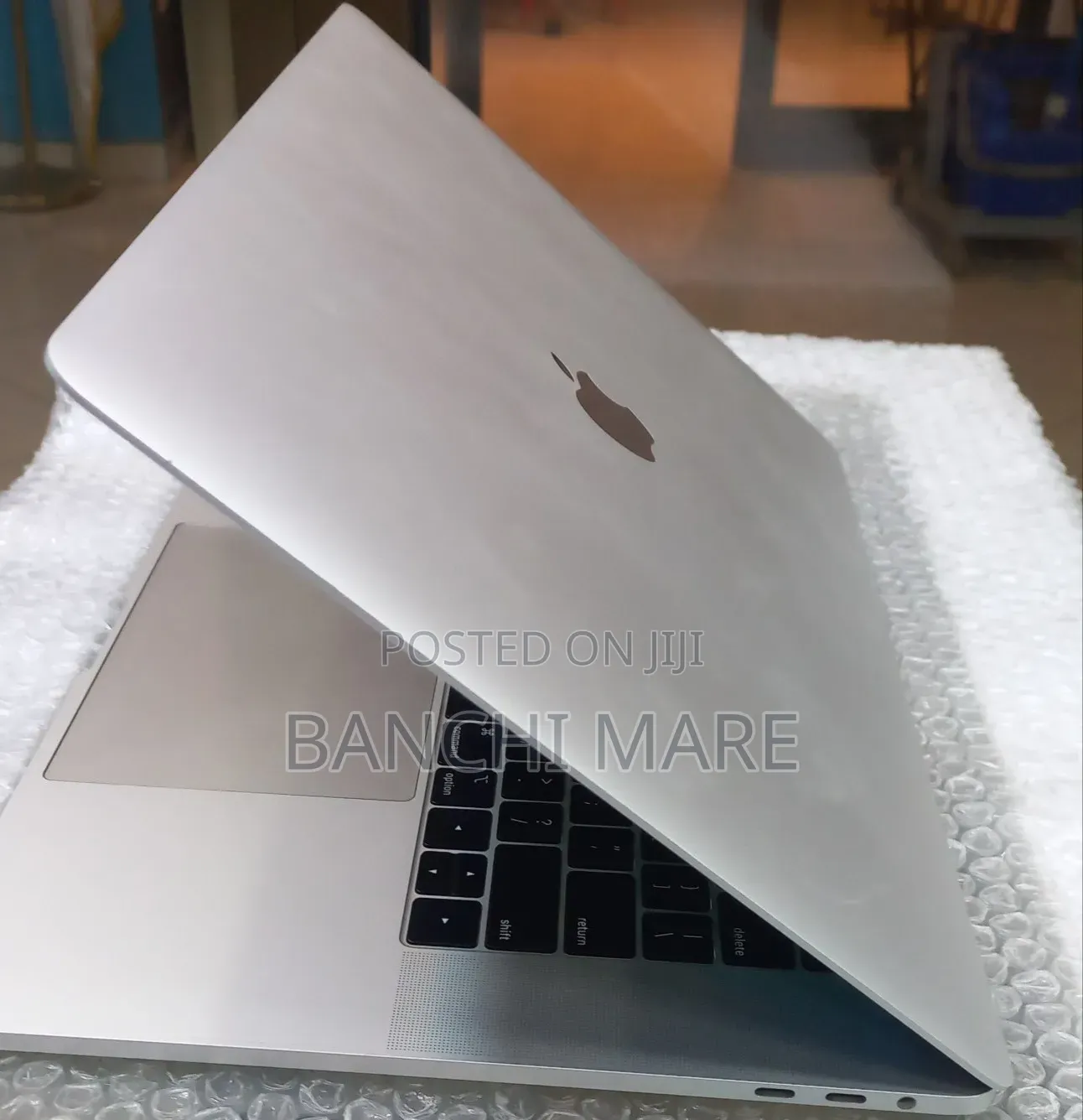 New Laptop Apple MacBook Pro 2018 16GB Intel Core i7 SSD 256GB