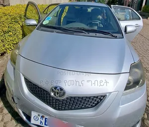 Toyota Belta 2010 Silver
