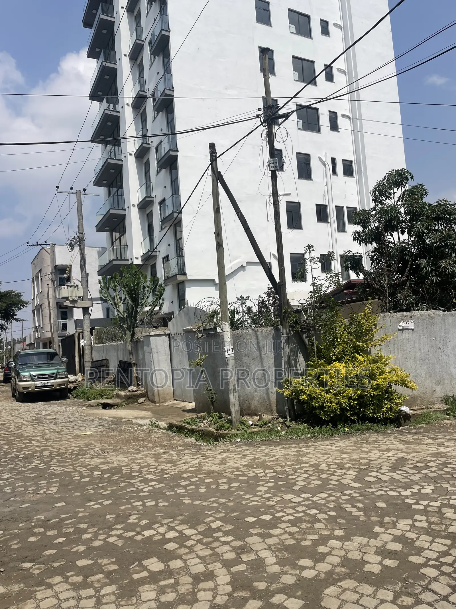 የሚሸጥ 300ካሬ ቦታ! 300sqm Land for Sale! Wellosefer