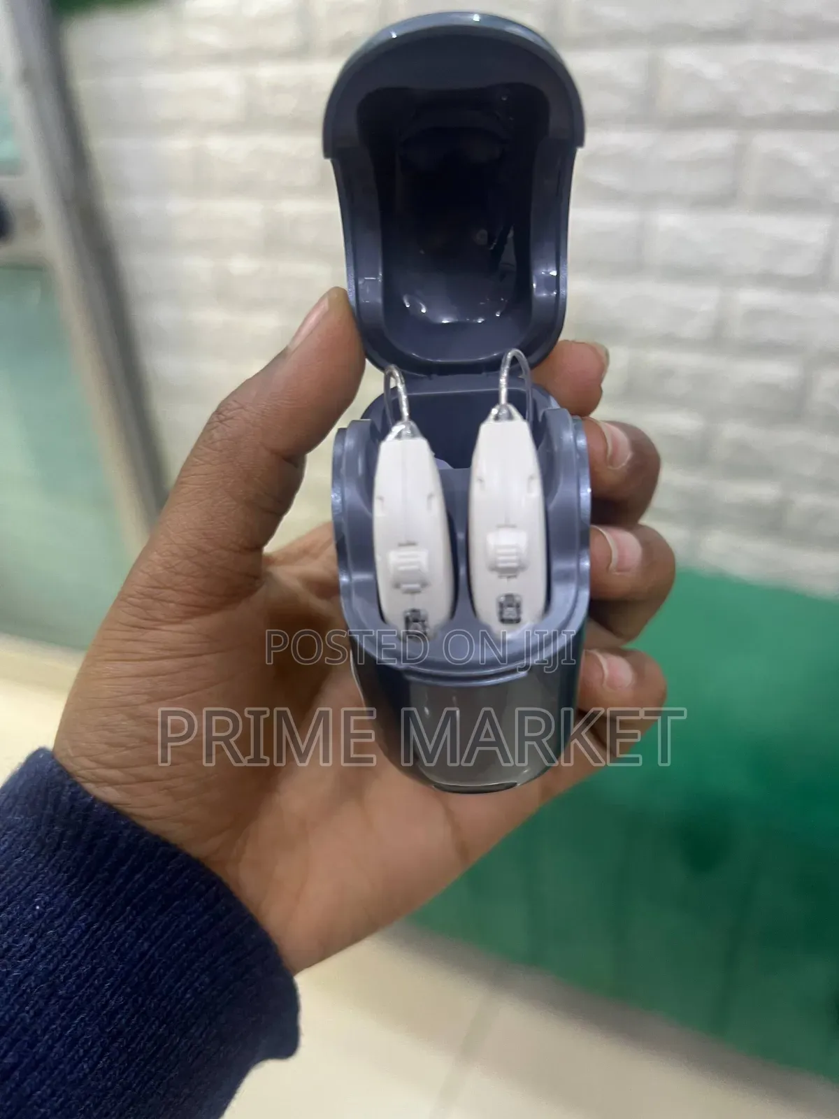 Digital Rechargeable Hearing Aids With Portable Charging Case