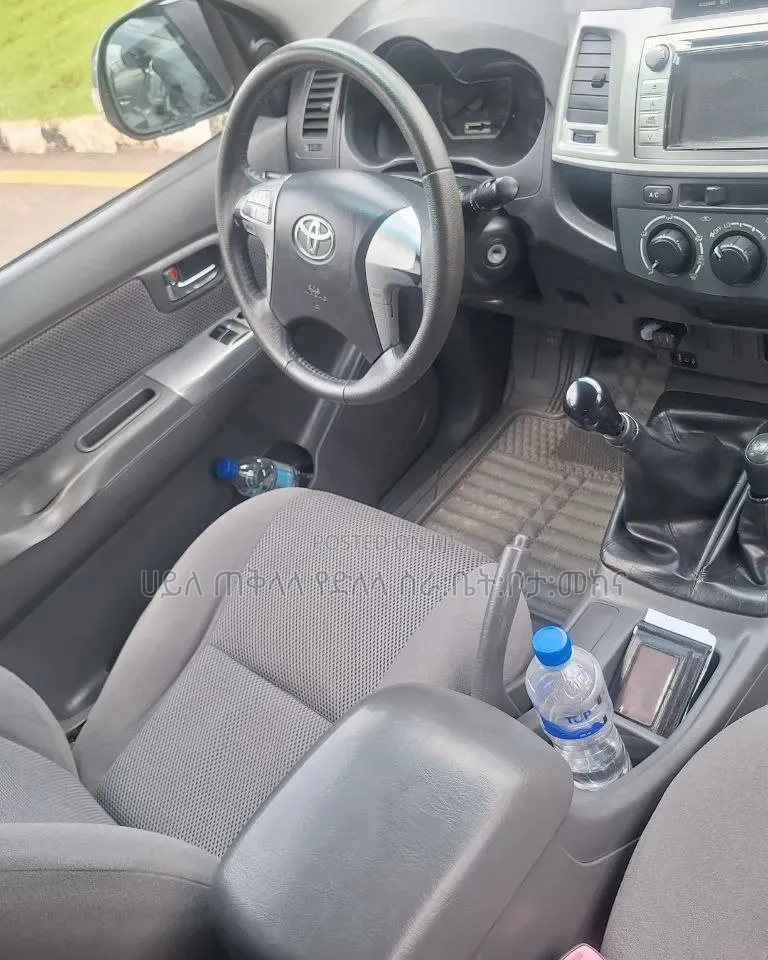 Toyota Hilux 2012 Beige