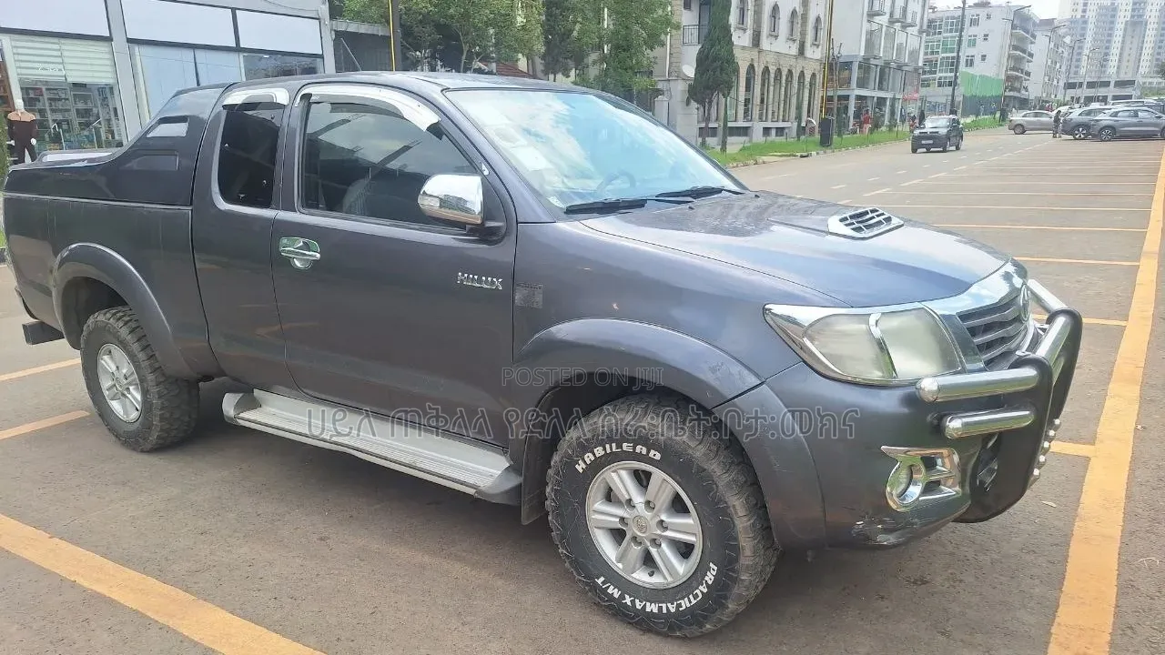 Toyota Hilux 2012 Beige