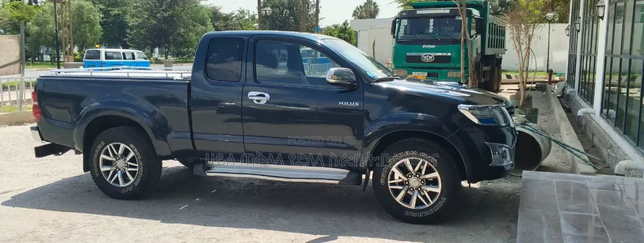 Toyota Hilux 2014 Matt Black