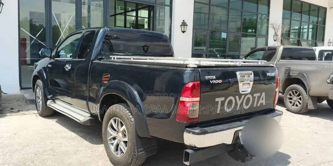 Toyota Hilux 2014 Matt Black