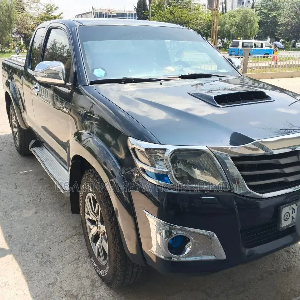 Toyota Hilux 2014 Matt Black
