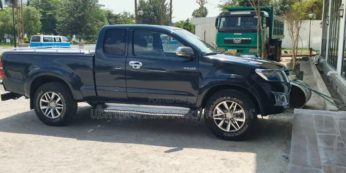 Toyota Hilux 2014 Matt Black
