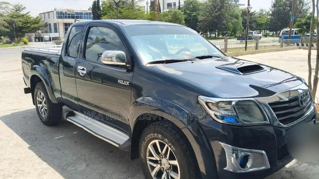 Toyota Hilux 2014 Matt Black