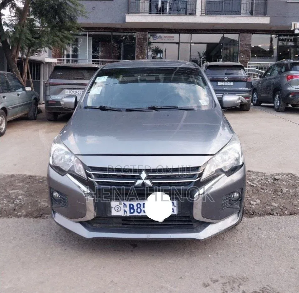 Mitsubishi Attrage 2021 Silver