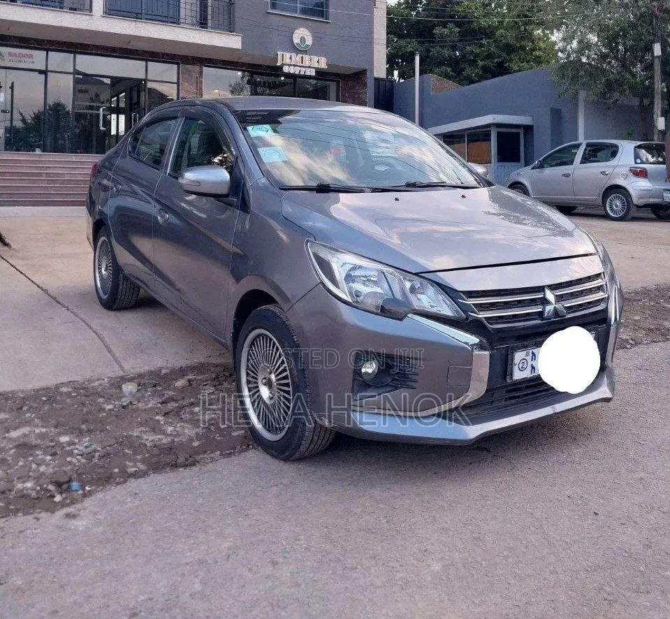 Mitsubishi Attrage 2021 Silver