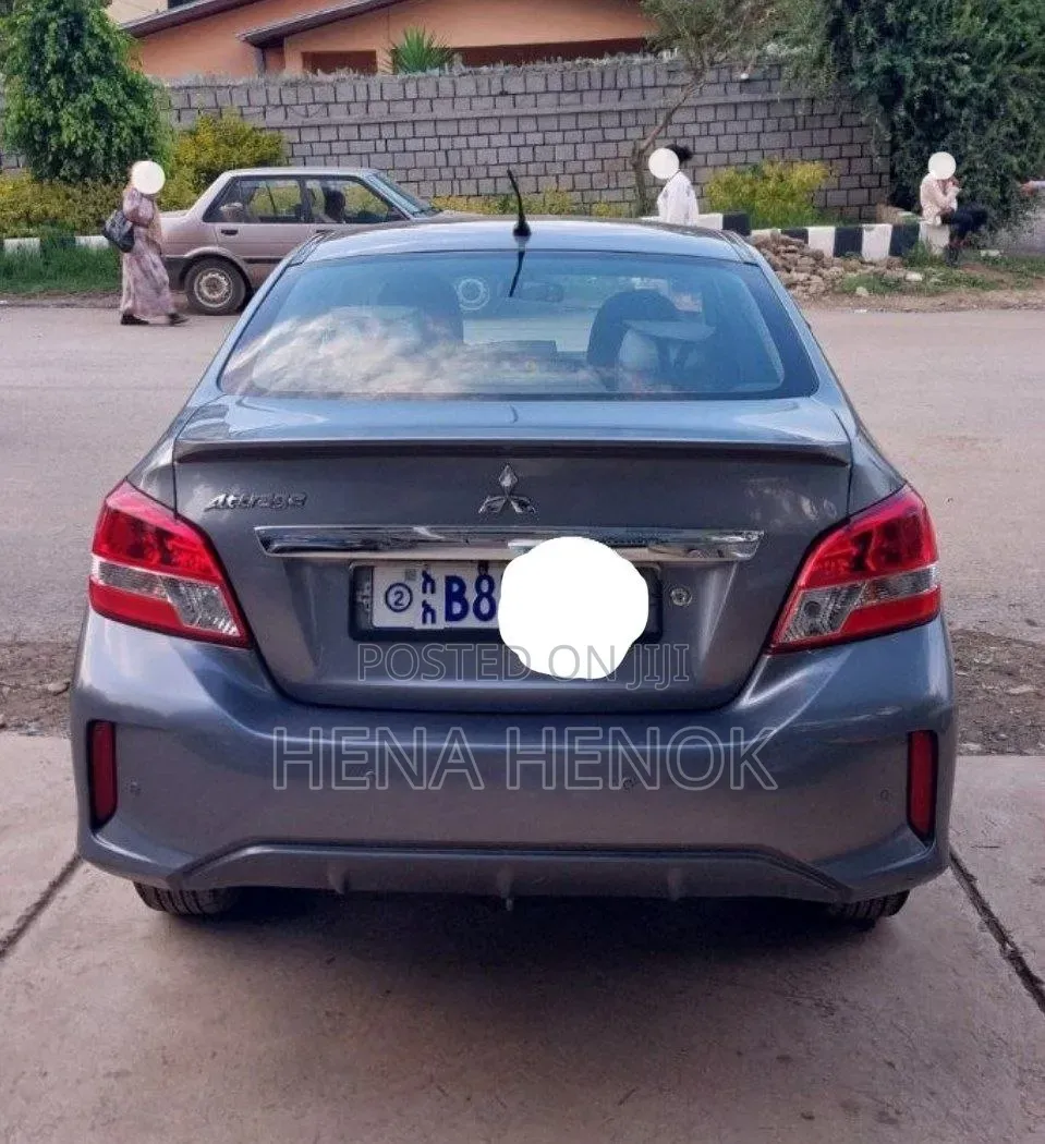 Mitsubishi Attrage 2021 Silver