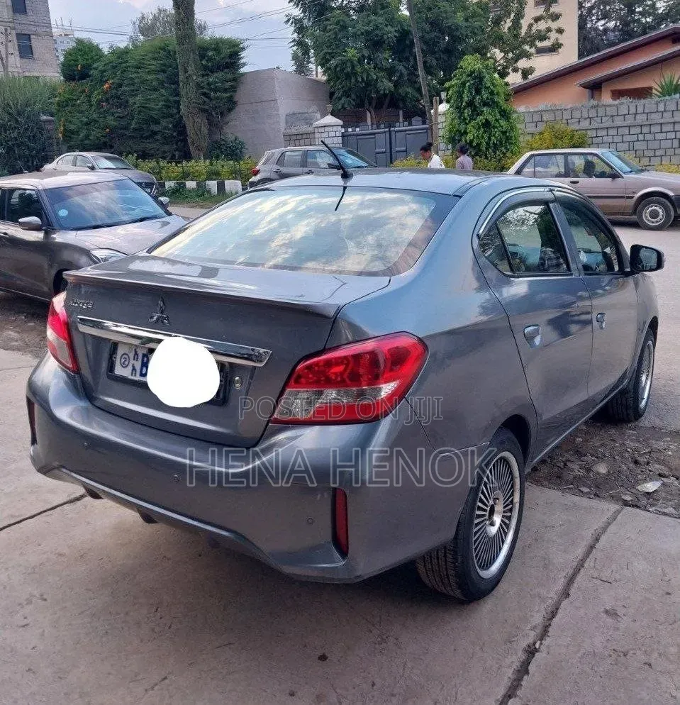 Mitsubishi Attrage 2021 Silver
