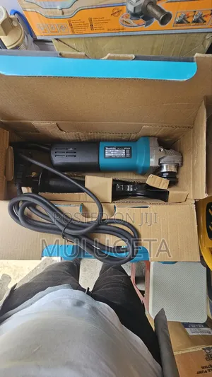 Makita Grainder 840w