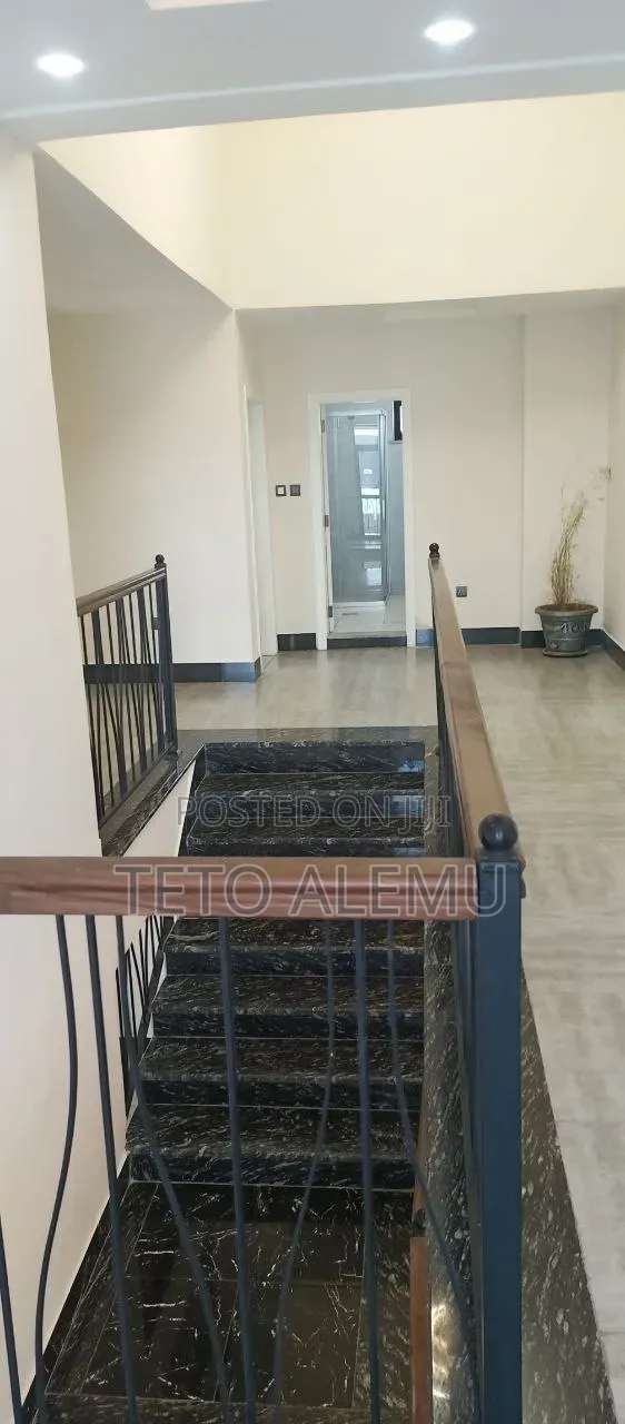 9bdrm House in 🏡✨ For Sale | ዘመናዊ, Bole for sale