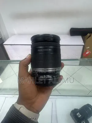 Canon 18-200mm Lens