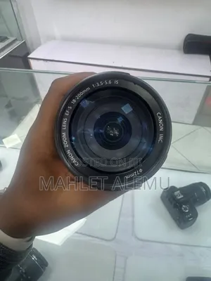 Canon 18-200mm Lens