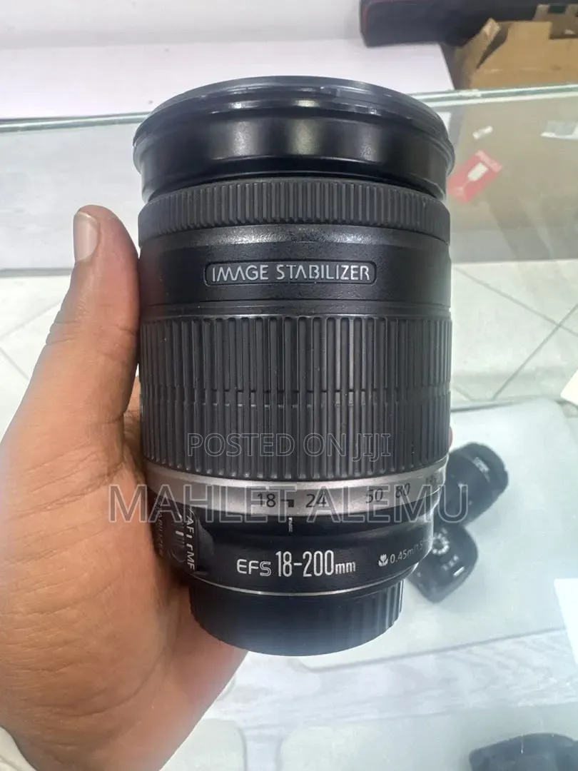 Canon 18-200mm Lens