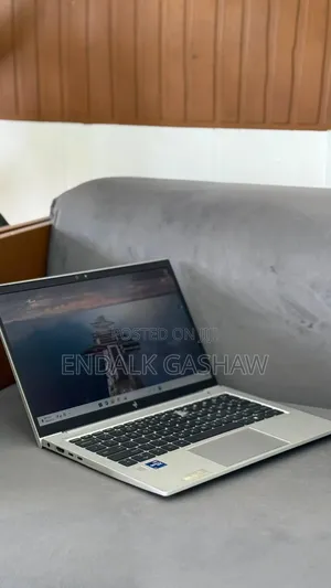 New Laptop HP EliteBook 830 G8 8GB Intel Core i5 SSD 512GB