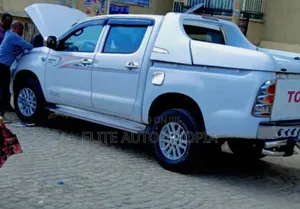 Double Cab Pick Up Car for Rent