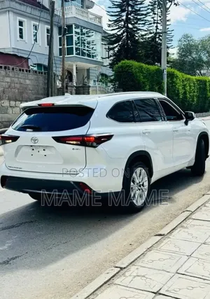 New Toyota Highlander Hybrid 2024 White
