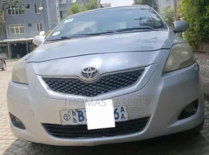 Toyota Yaris 2010 Silver