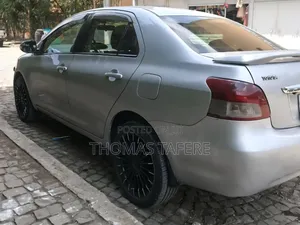 Toyota Yaris 2010 Silver