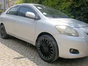 Toyota Yaris 2010 Silver