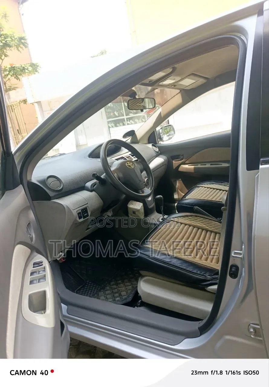Toyota Yaris 2010 Silver