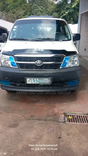 Toyota HiAce 2011 White