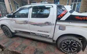 Toyota Hilux 2013 White