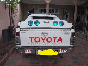 Toyota Hilux 2013 White