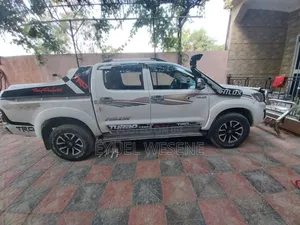 Toyota Hilux 2013 White