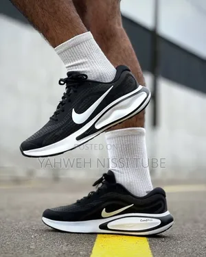 Nike Journey Run Road Running Black/Green
