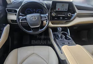 Toyota Highlander Hybrid 2023 White