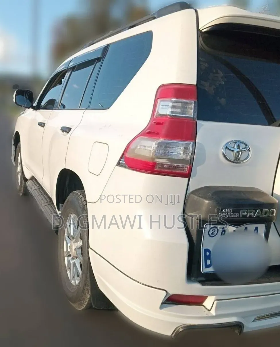 Toyota Land Cruiser Prado 2011 White