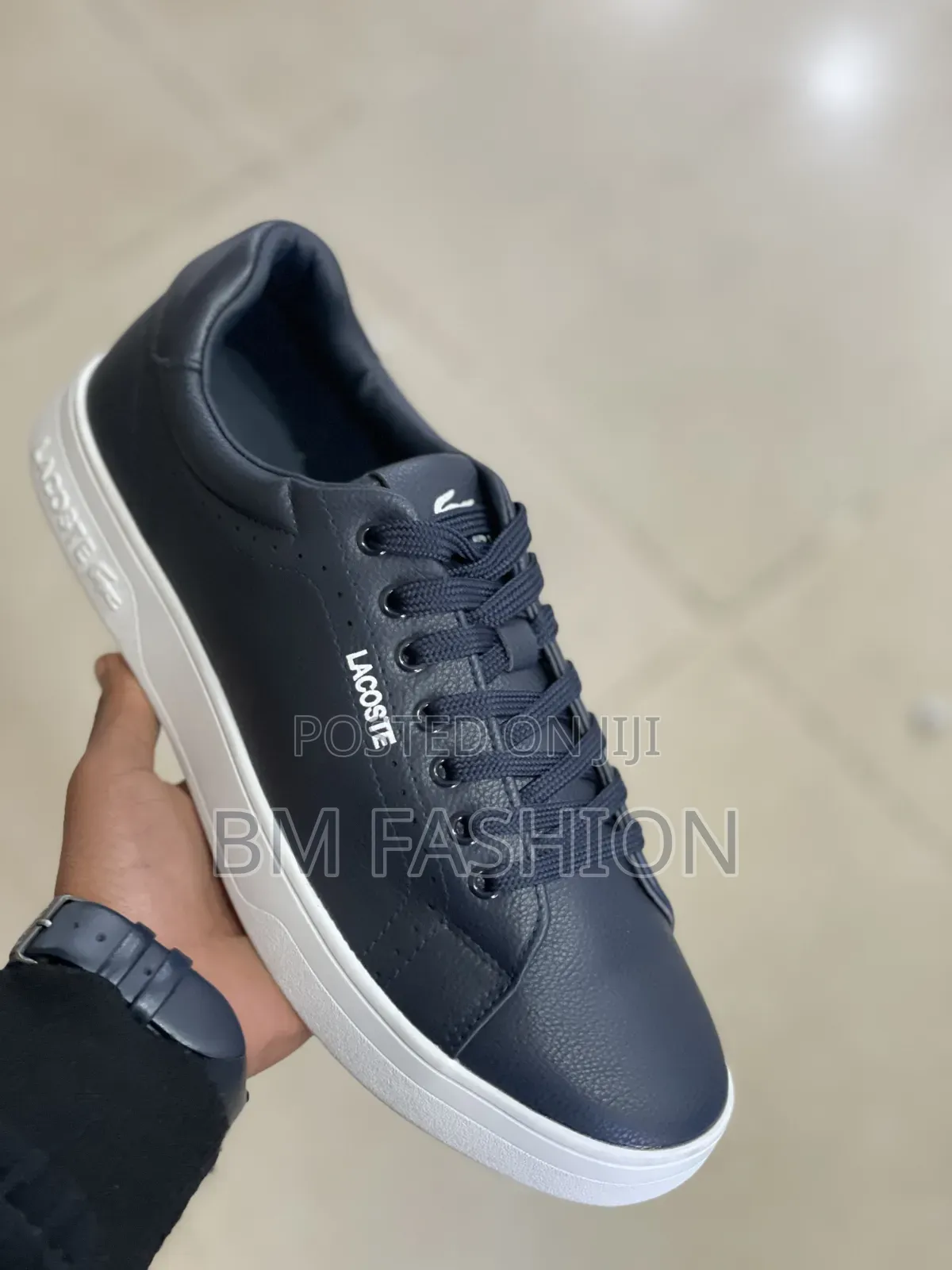 Lacoste Sneakers in Flat Model