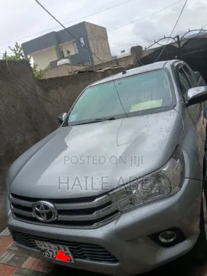 Toyota Hilux 2019 Silver