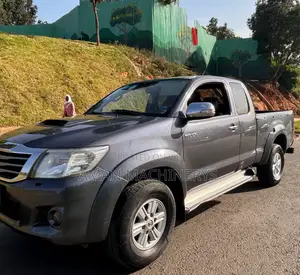 Toyota Hilux 2012 Gray
