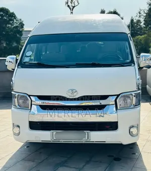 Toyota HiAce 2015 White