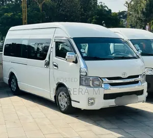 Toyota HiAce 2015 White