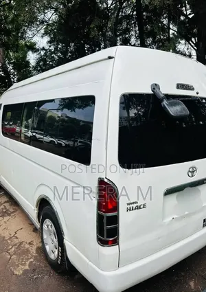 Toyota HiAce 2015 White