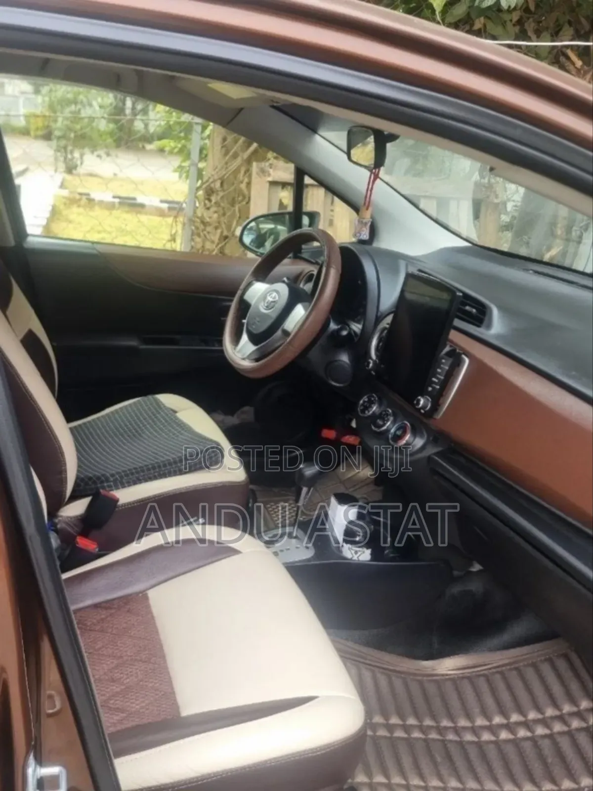 Toyota Yaris 2012 Brown