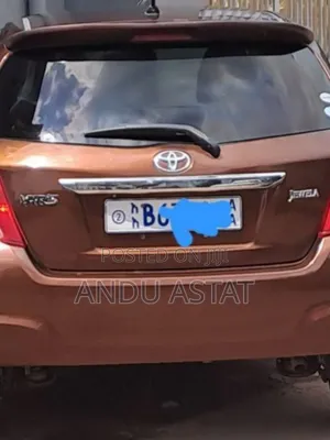 Toyota Yaris 2012 Brown